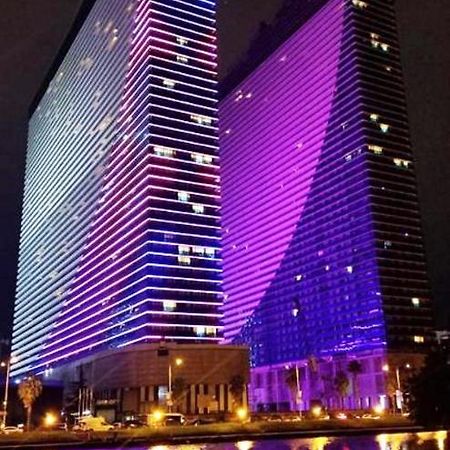 Black Sea Twin Tower Apartment Батуми Екстериор снимка