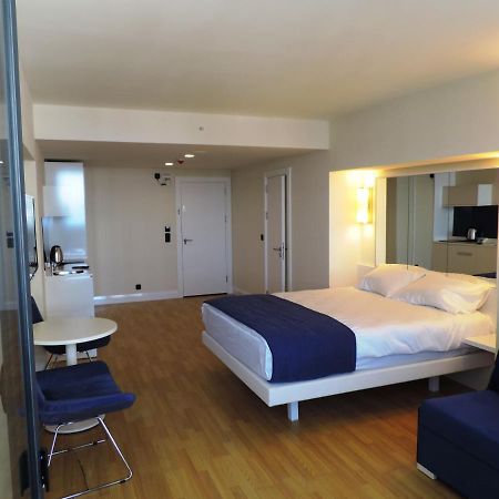 Black Sea Twin Tower Apartment Батуми Екстериор снимка