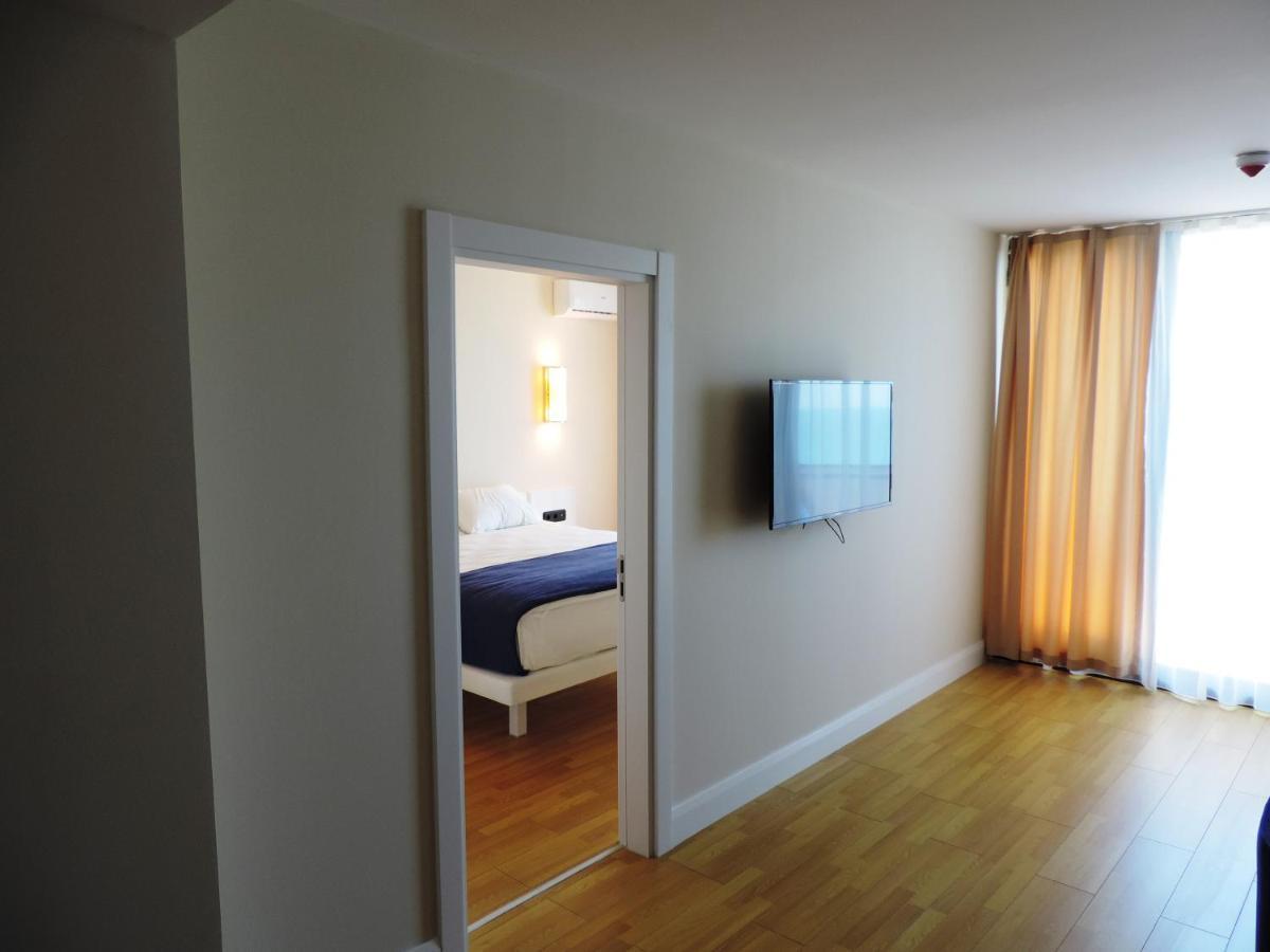 Black Sea Twin Tower Apartment Батуми Екстериор снимка