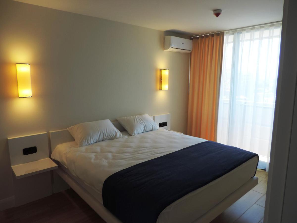 Black Sea Twin Tower Apartment Батуми Екстериор снимка