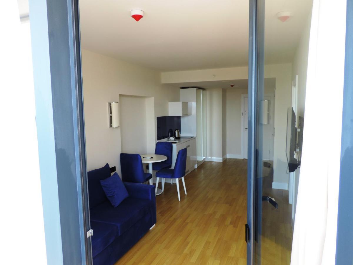 Black Sea Twin Tower Apartment Батуми Екстериор снимка