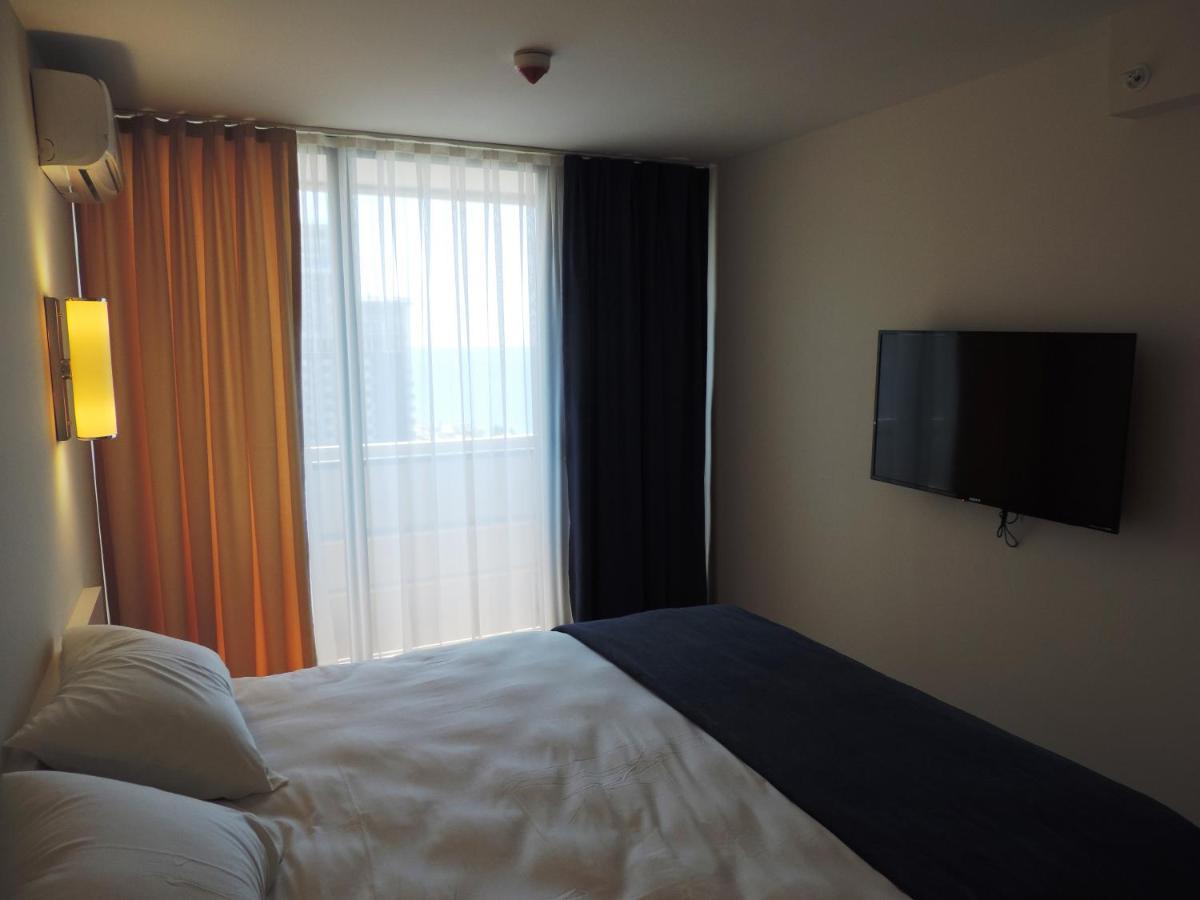 Black Sea Twin Tower Apartment Батуми Екстериор снимка
