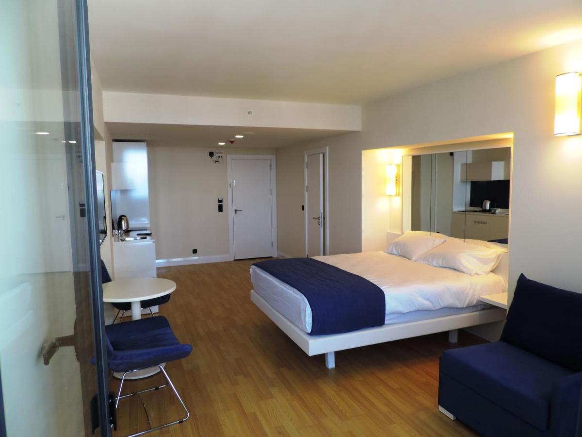 Black Sea Twin Tower Apartment Батуми Екстериор снимка