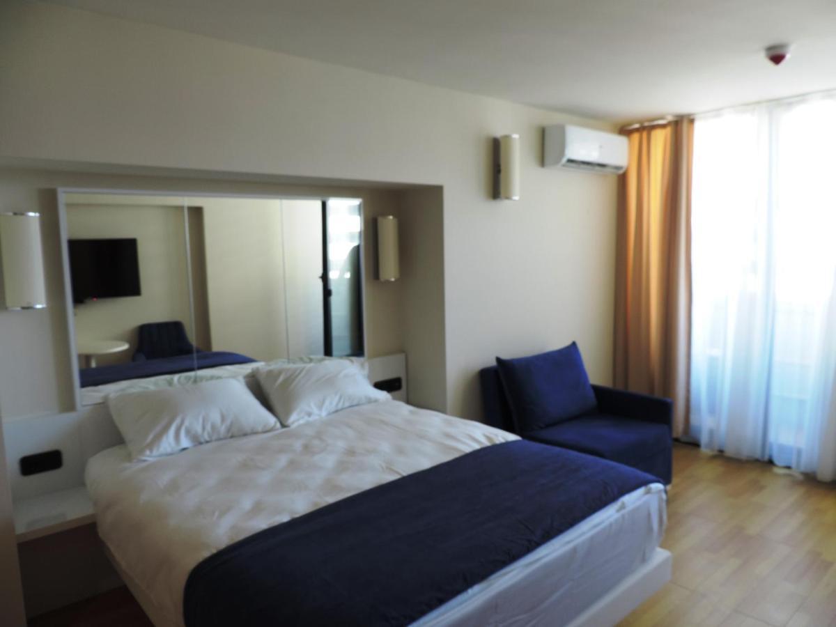 Black Sea Twin Tower Apartment Батуми Екстериор снимка
