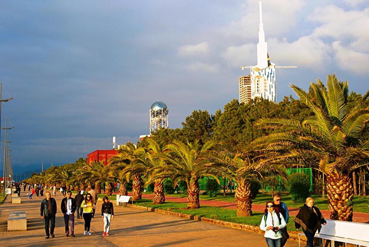Black Sea Twin Tower Apartment Батуми Екстериор снимка